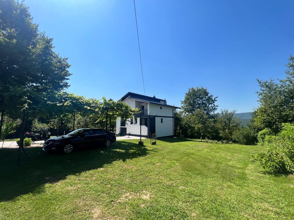 Property building, Spring, Day, Garden, Garden view