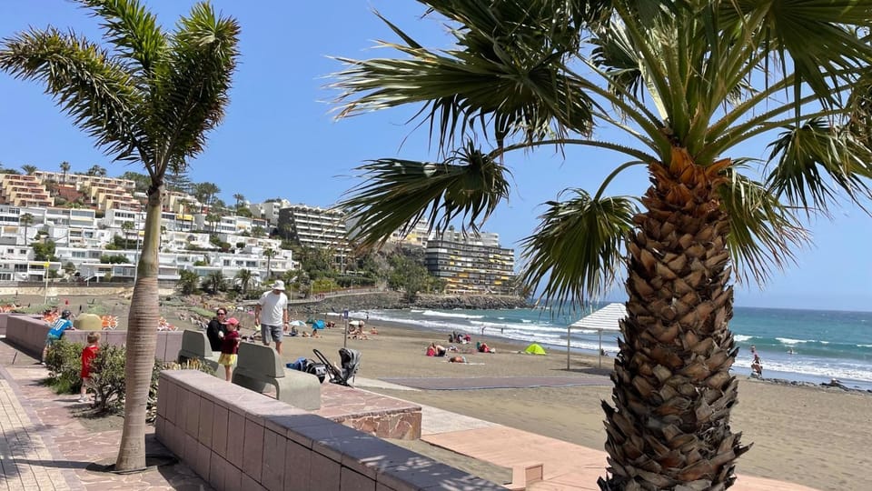 Nearby landmark, Day, People, Natural landscape, Beach, City view, Sea view, group of guests
