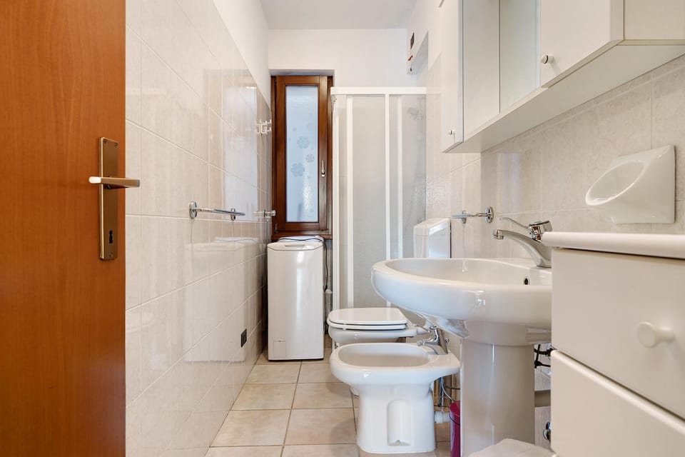 Bathroom, Living room