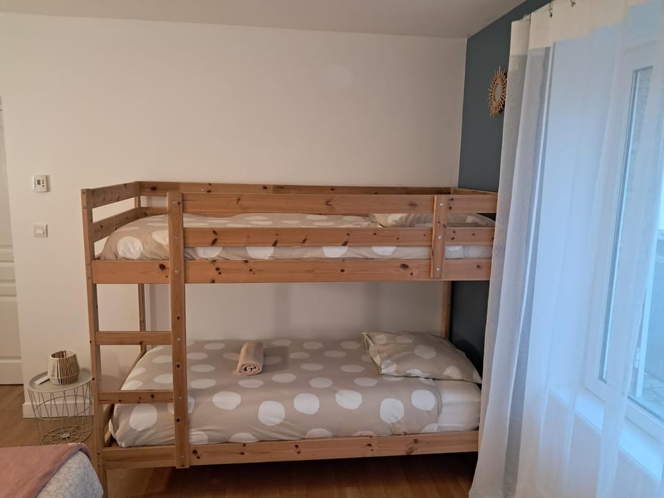 Bedroom, bunk bed