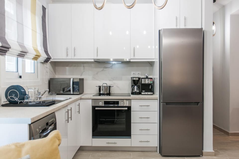 Coffee/tea facilities, Kitchen or kitchenette, dishwasher, minibar, oven, pet friendly, stove, toaster