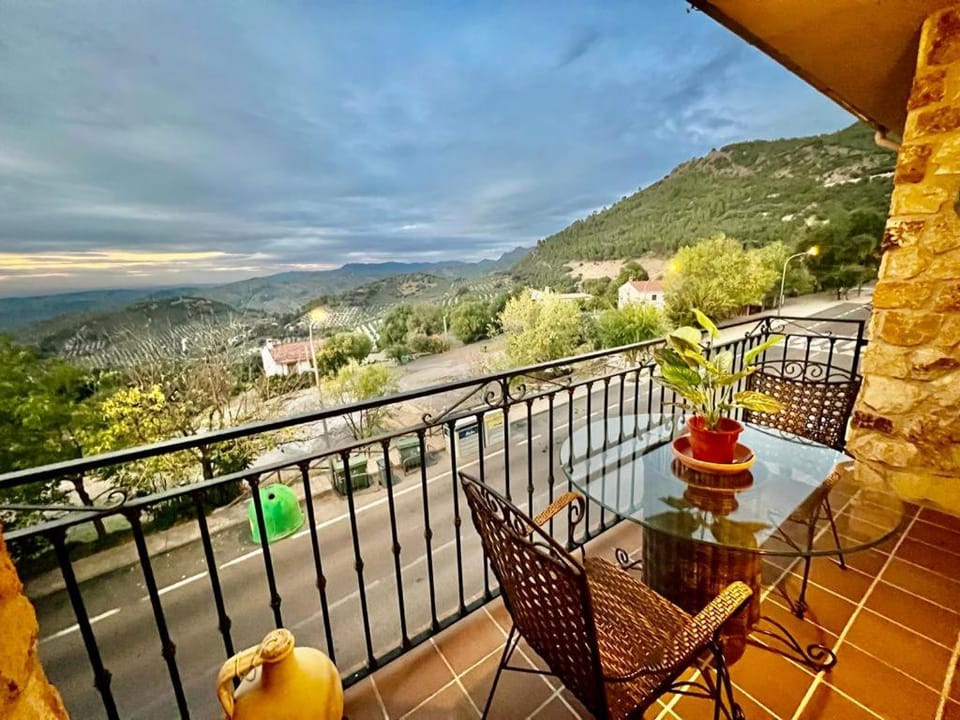 Balcony/Terrace, Balcony/Terrace, Dining area, Mountain view