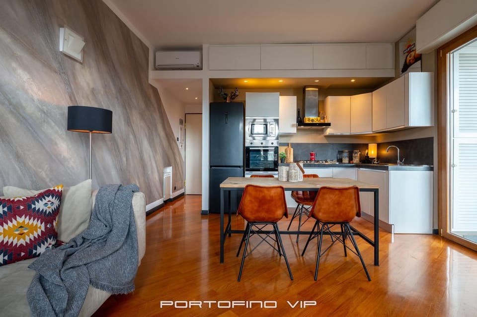Kitchen or kitchenette, Living room, Seating area, Dining area, minibar, pet friendly, stove, air conditioner
