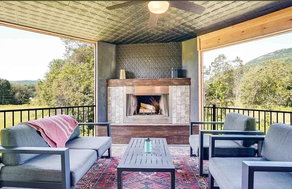 Baker Rocks House in Rumney