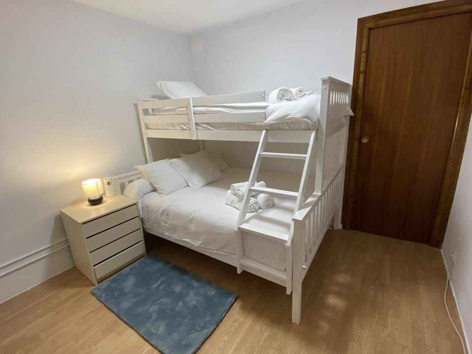 Bed, Photo of the whole room, Bedroom, bunk bed, towels