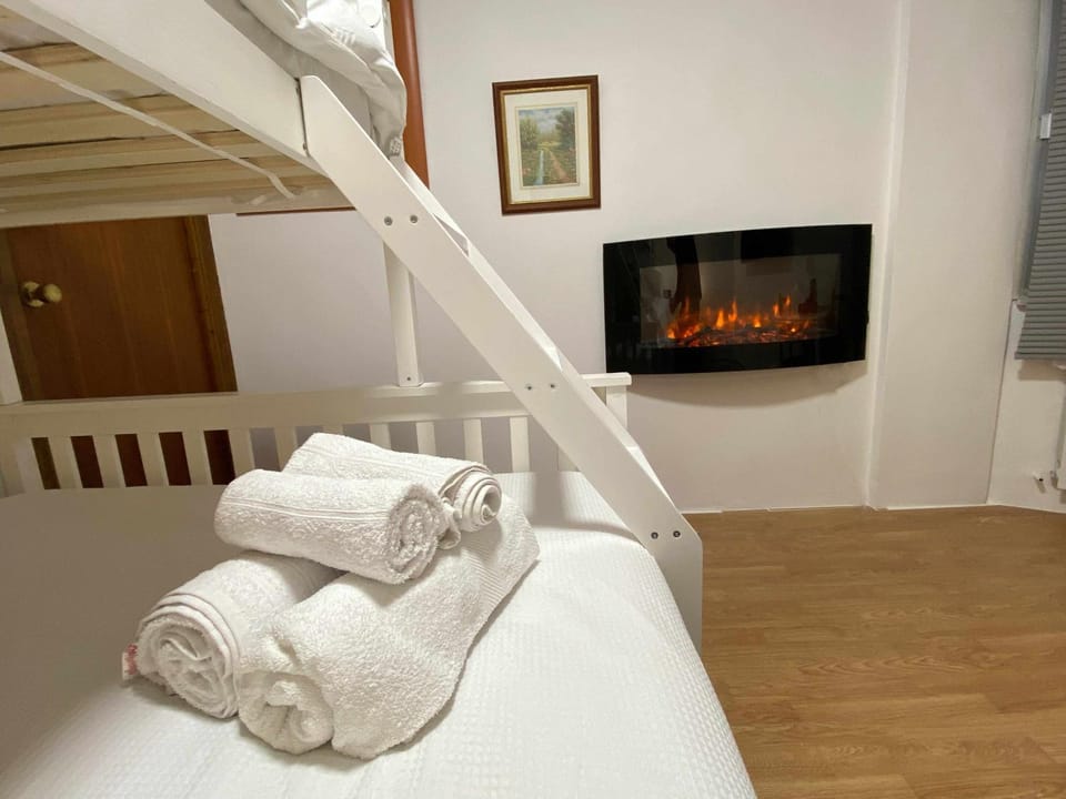 Bed, Photo of the whole room, Bedroom, towels