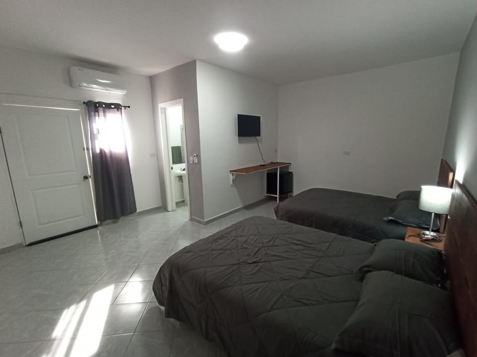 Bed, TV and multimedia, Photo of the whole room, Bedroom, air conditioner