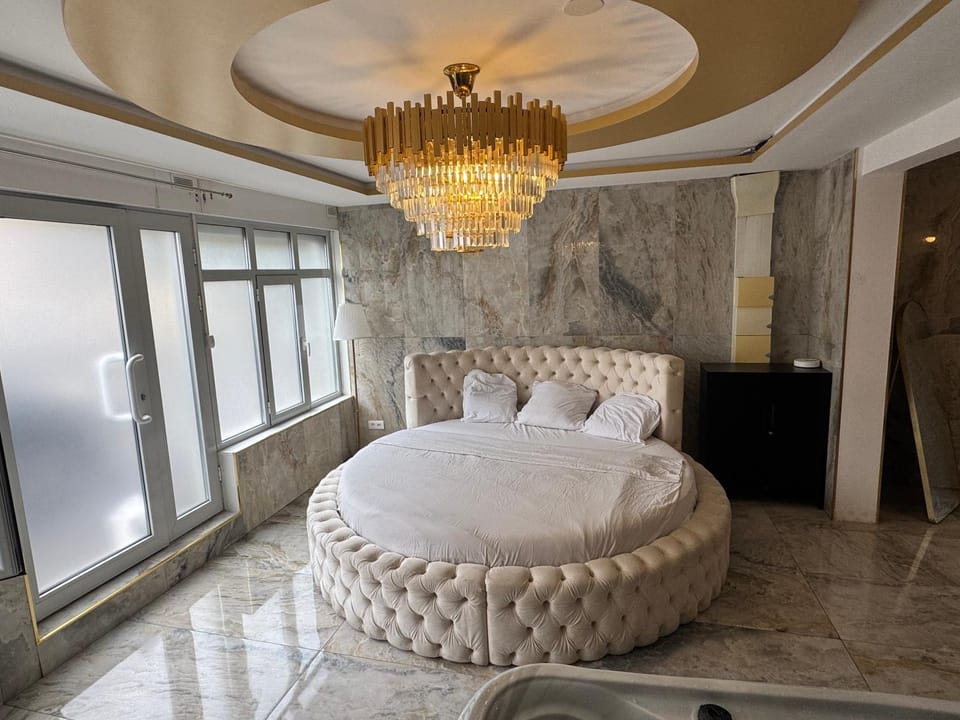 Golden Love - Jacuzzi Apartment in Rouen
