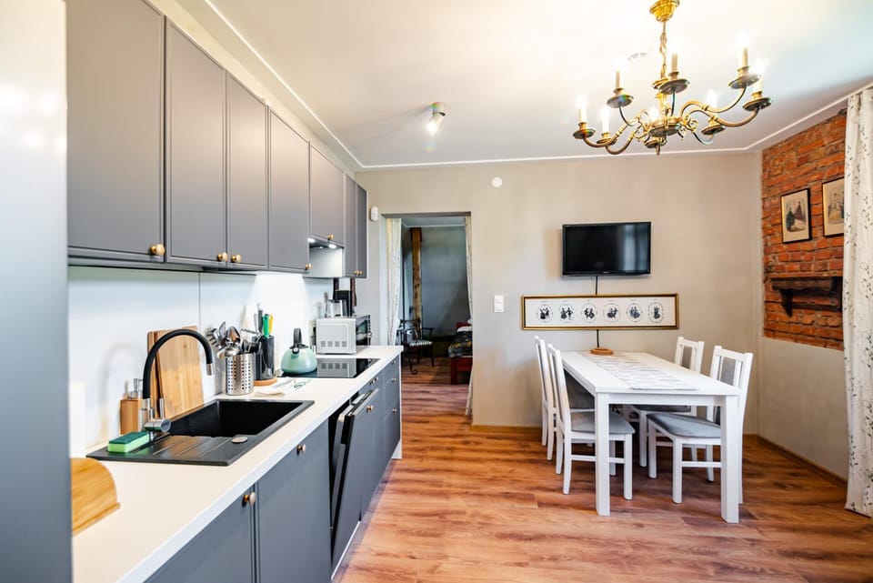TV and multimedia, Kitchen or kitchenette, Living room, Seating area, Dining area, minibar, stove