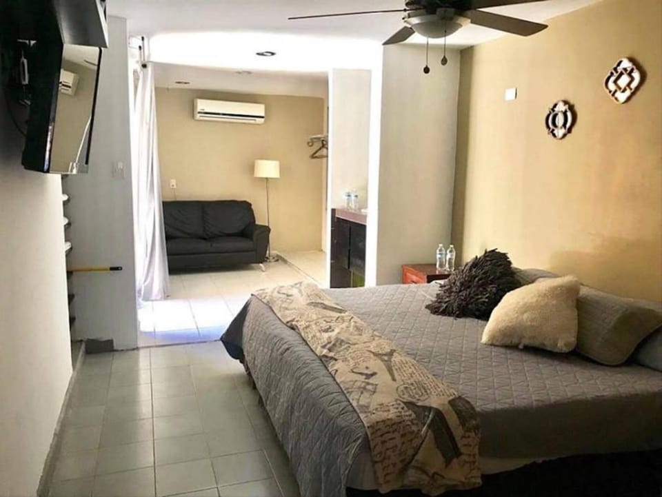 Bed, TV and multimedia, Bedroom