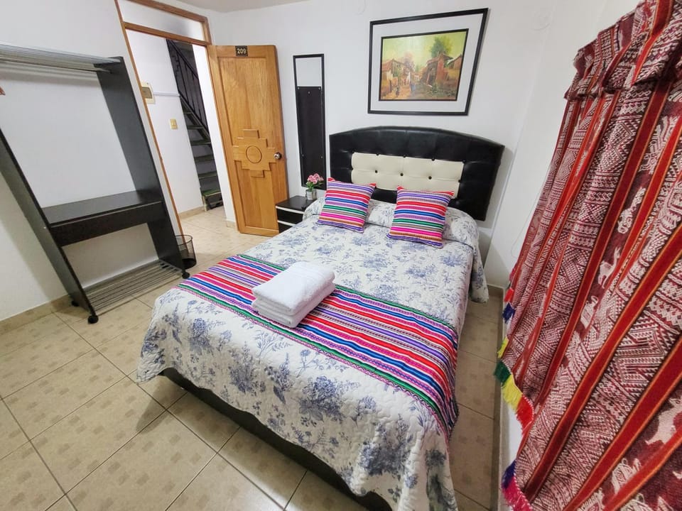 Bed, TV and multimedia, Photo of the whole room, Bedroom, wardrobe
