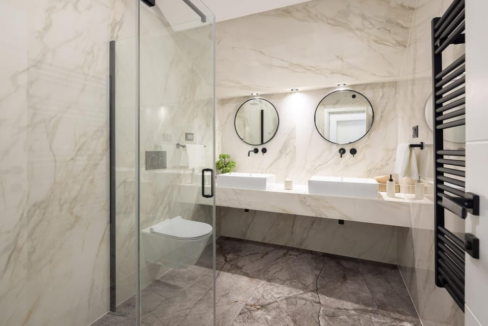 Shower, Toilet, Bathroom, towels
