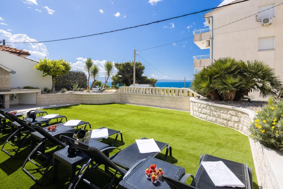 View (from property/room), Balcony/Terrace, Sea view, sunbed