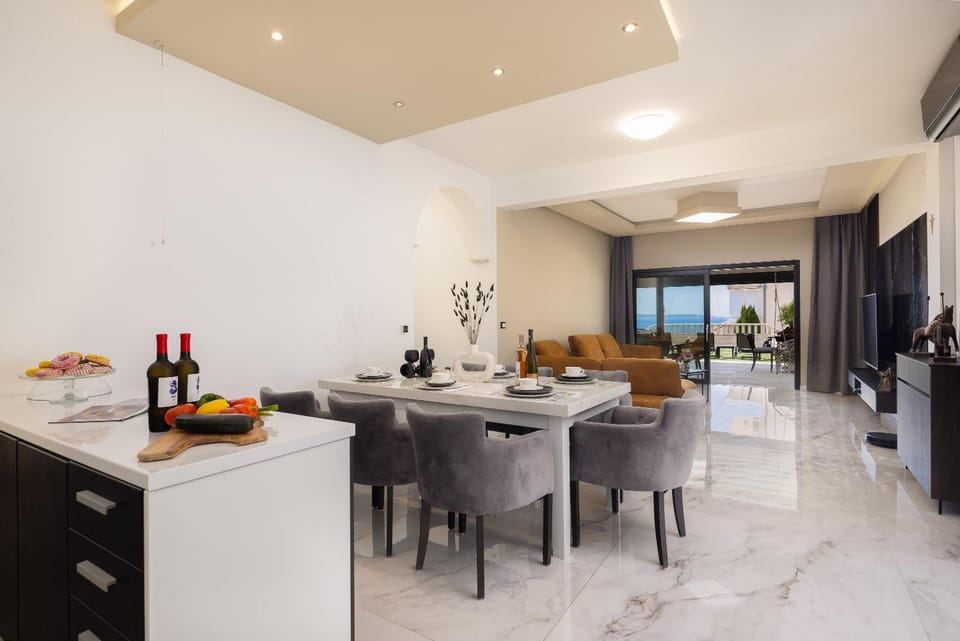 Kitchen or kitchenette, Living room, Dining area