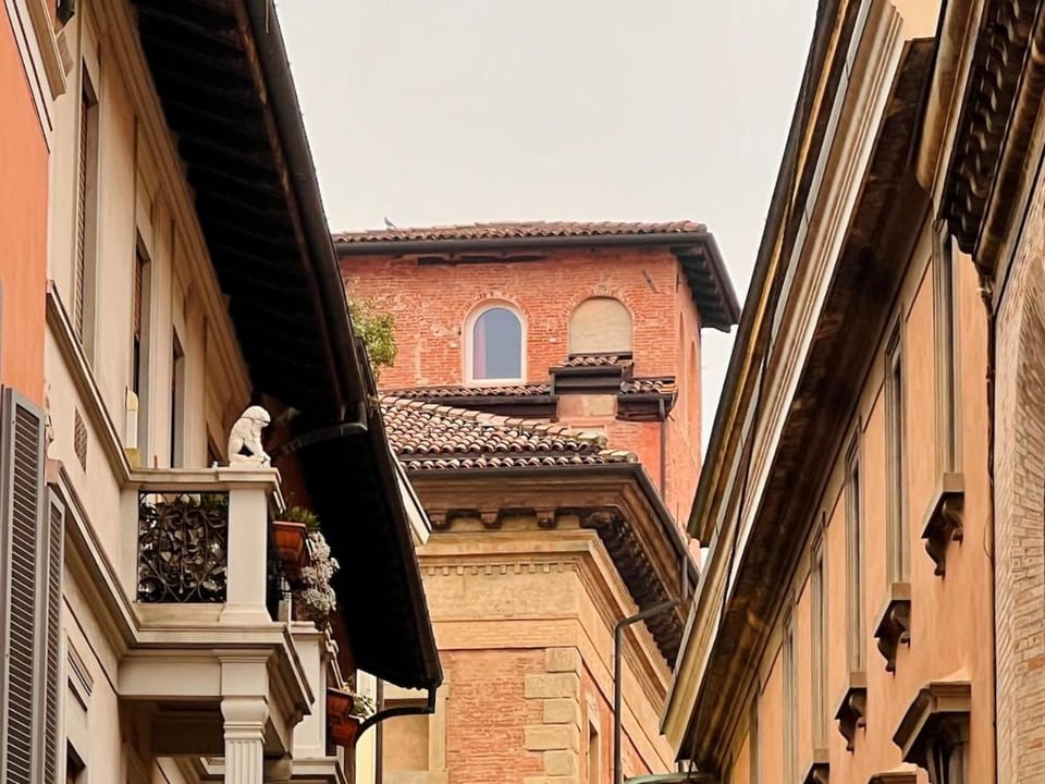 Tower of Lovers - Ancient Tower Apartment in Bologna