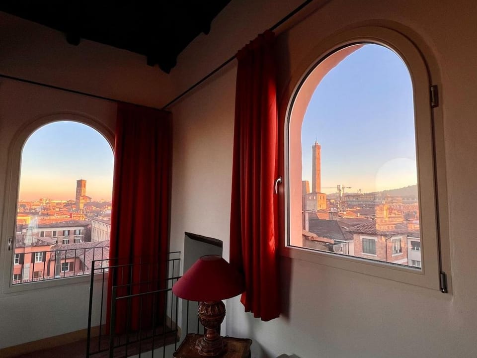 Tower of Lovers - Ancient Tower Apartment in Bologna