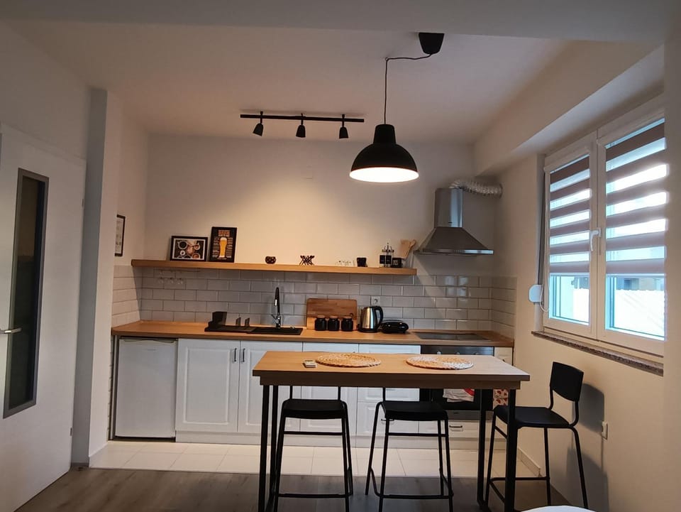 Kitchen or kitchenette, Dining area, pet friendly, stove