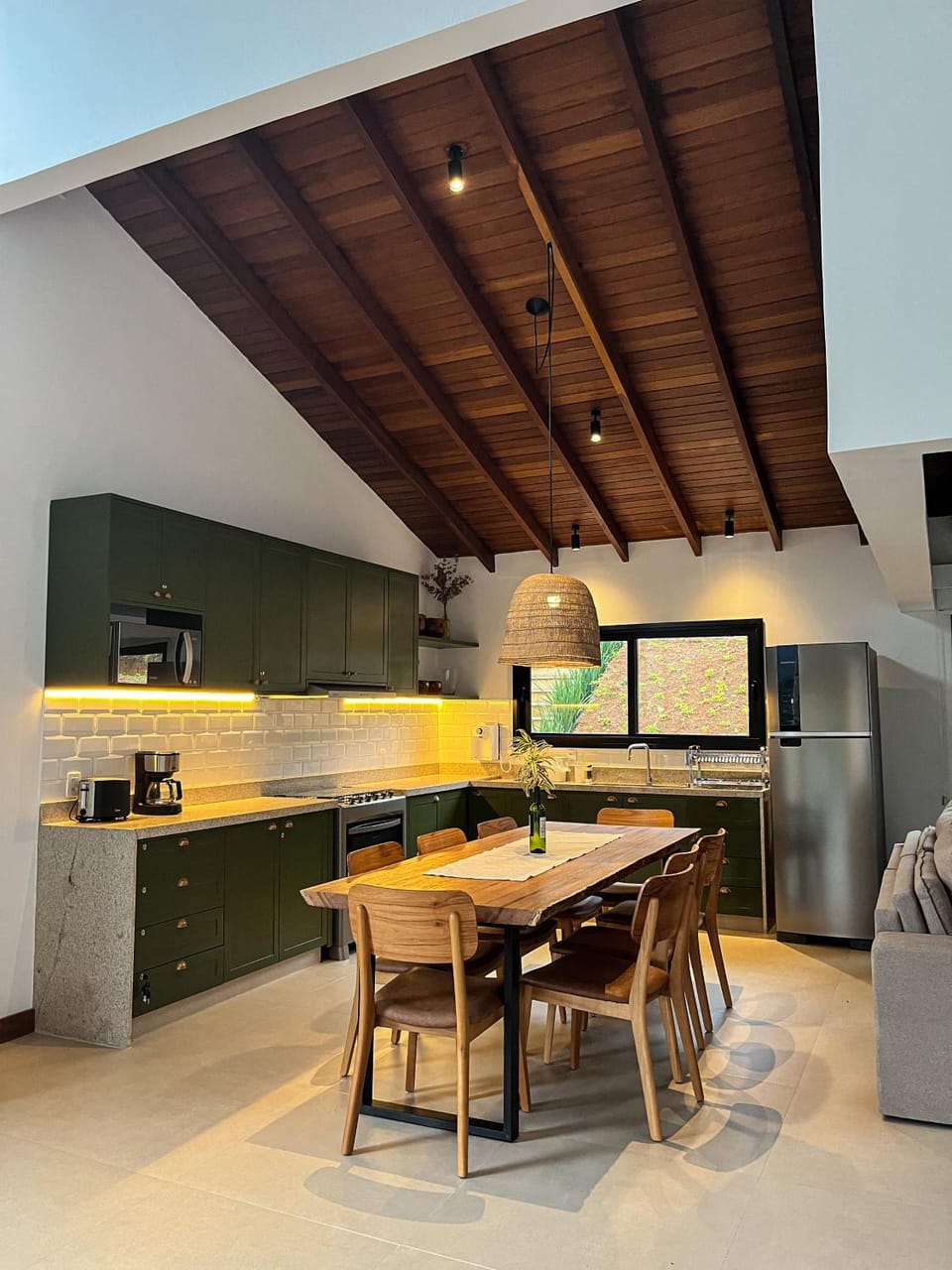 Kitchen or kitchenette, Dining area, minibar