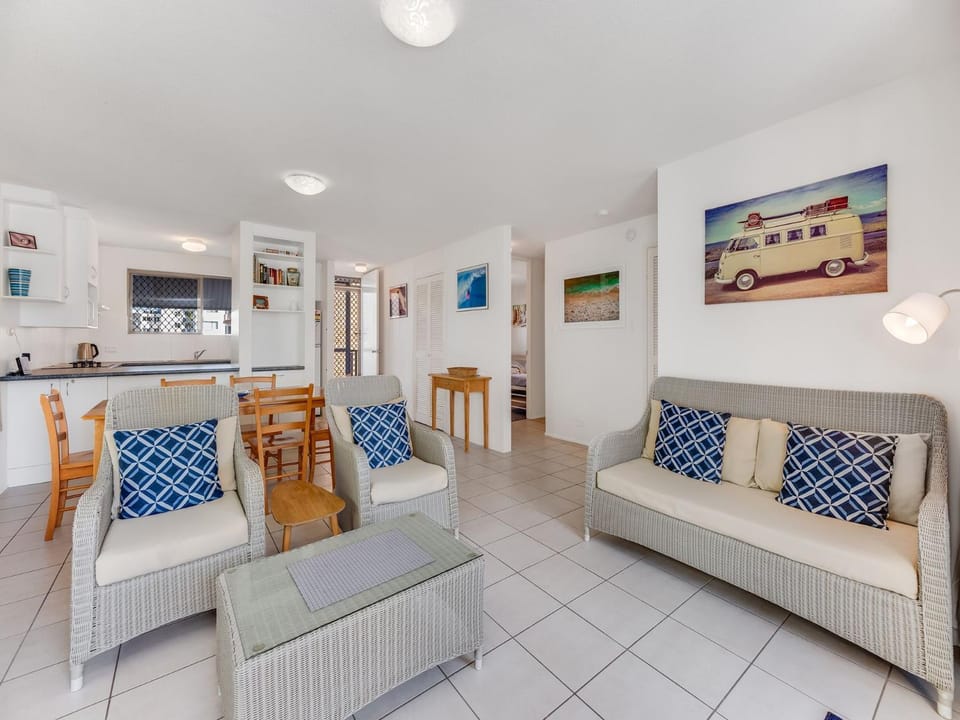 Levuka Unit 1 Kings Beach QLD House in Kings Beach