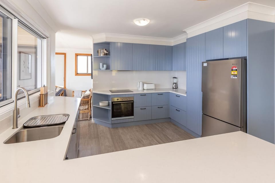 Kitchen or kitchenette, oven, stove