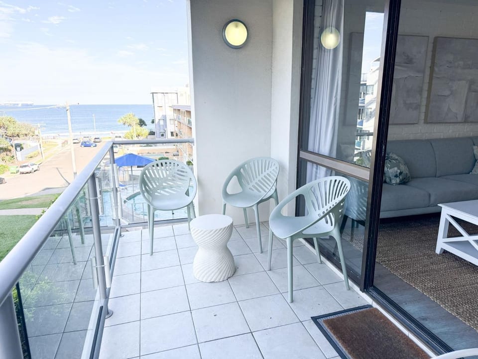 Merrima Court Unit 14 Kings Beach QLD House in Kings Beach