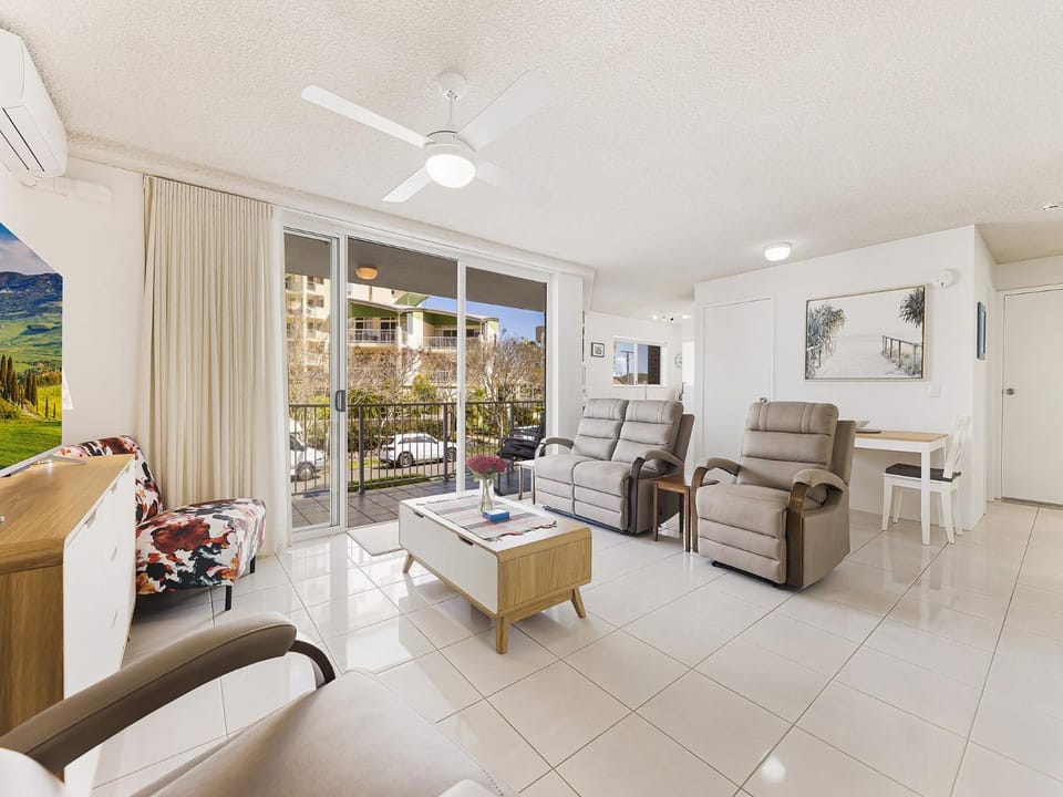 Nelson Point Unit 2 Golden Beach QLD House in Golden Beach