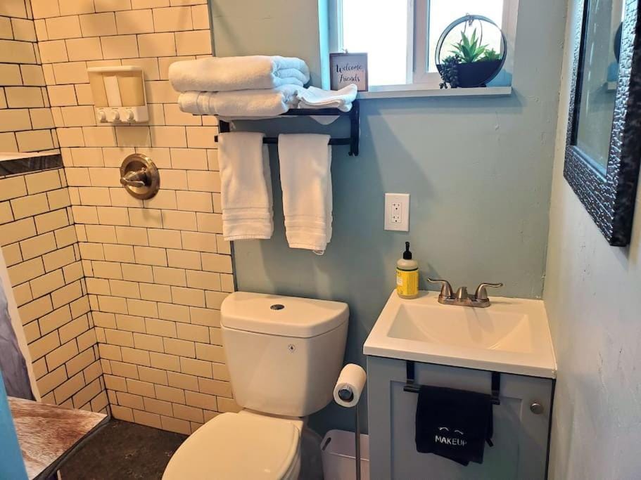 TCR @ 290 Wine Trail #11 - New 40' unit sleeps 4! House in Rio Grande