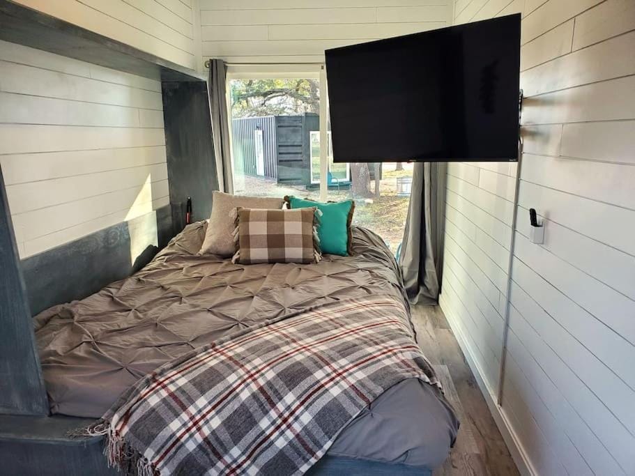TCR @ 290 Wine Trail #11 - New 40' unit sleeps 4! House in Rio Grande