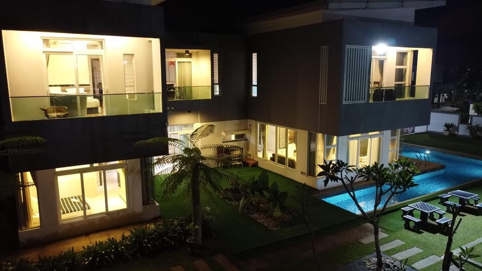 Property building, Swimming pool