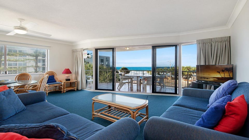 Pandanus Shores Unit 4 Kings Beach QLD House in Kings Beach