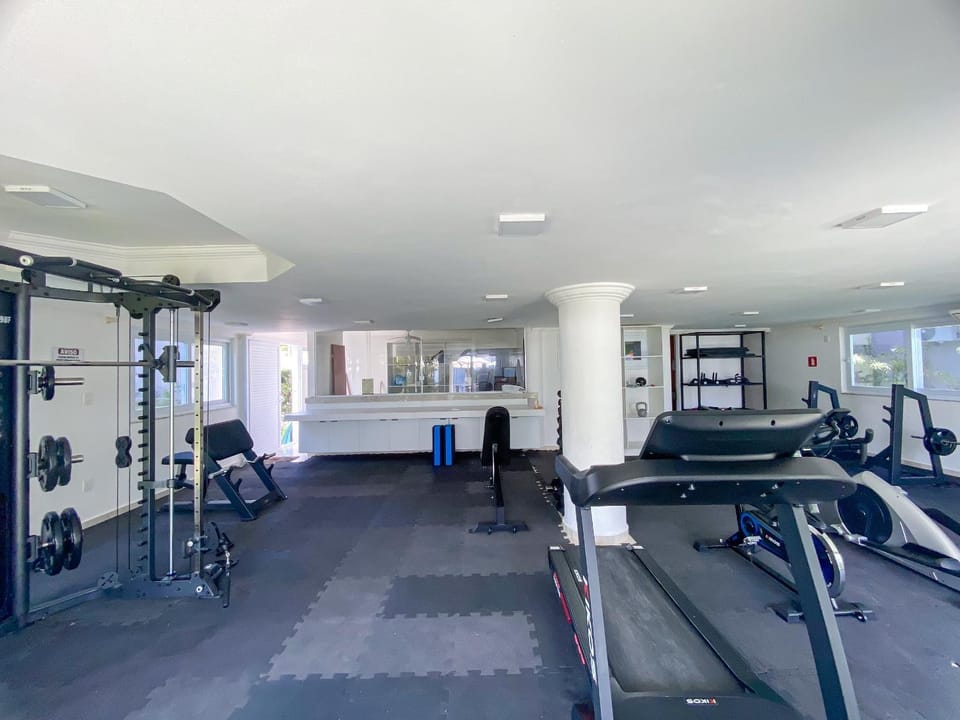 Casa toda climatizada com 2 suítes, gourmet privativo e internet 300MBPS no Residencial Monte das Oliveiras em Arraial D'Ajuda , condomínio com piscinas, sauna e portaria 24hrs. House in State of Bahia
