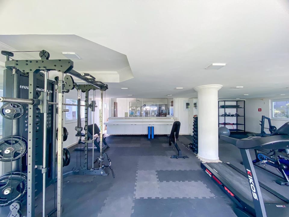Casa toda climatizada com 2 suítes, gourmet privativo e internet 300MBPS no Residencial Monte das Oliveiras em Arraial D'Ajuda , condomínio com piscinas, sauna e portaria 24hrs. House in State of Bahia