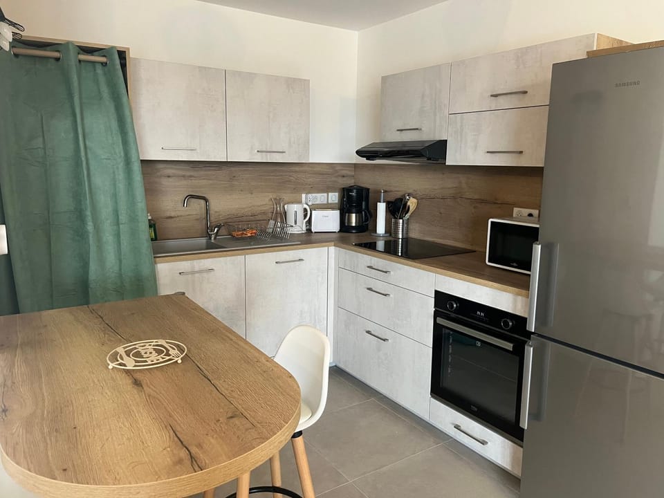 Coffee/tea facilities, Kitchen or kitchenette, Dining area, dishwasher, minibar, pet friendly, stove, toaster