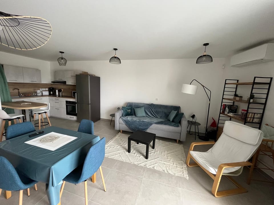 Kitchen or kitchenette, Living room, Dining area