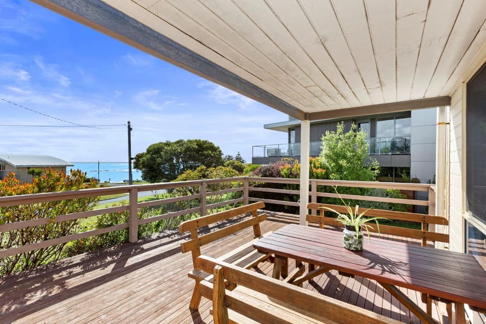 Oceans 8 House in Apollo Bay