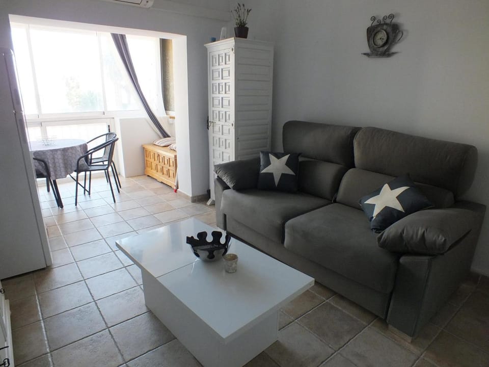 Appartement cosy à 50m de la plage avec climatisation et TV, 2/4 personnes Apartment in Roses
