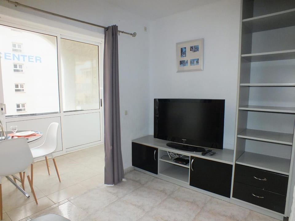 Apartamento cómodo, 50m playa, 4 pers, terraza, TV, lavadora - ES-204-32 Apartment in Roses