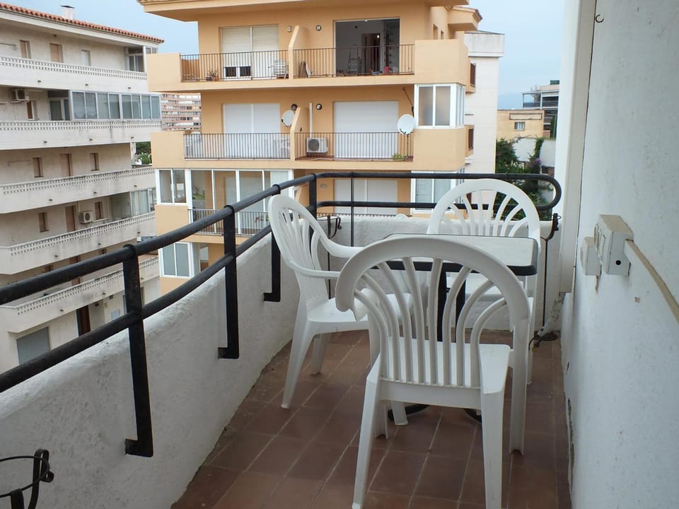 Apartamento cómodo, 50m playa, 4 pers, terraza, TV, lavadora - ES-204-32 Apartment in Roses