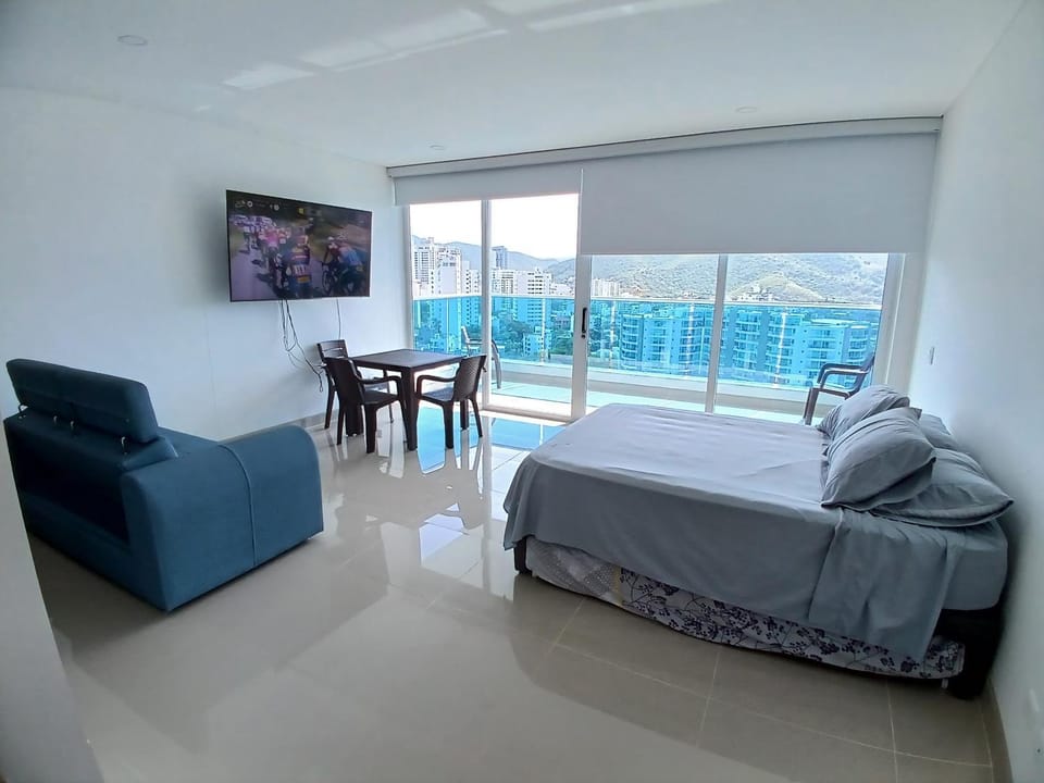 Bed, TV and multimedia, Balcony/Terrace, Photo of the whole room, Bedroom