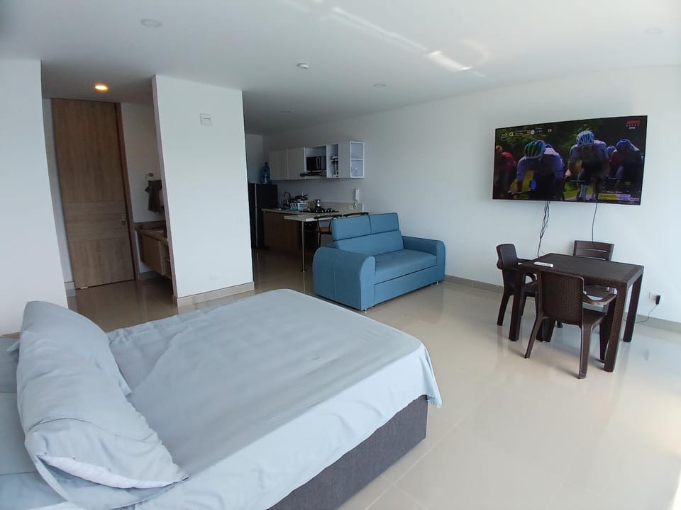 Communal lounge/ TV room, Bed, TV and multimedia, Living room