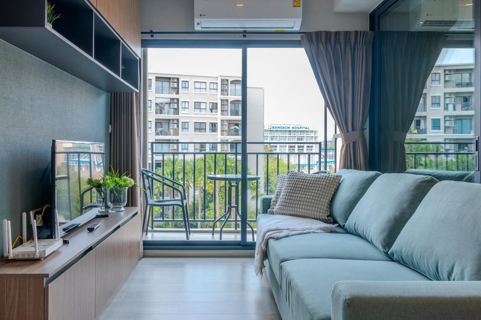 TV and multimedia, View (from property/room), Balcony/Terrace, Living room