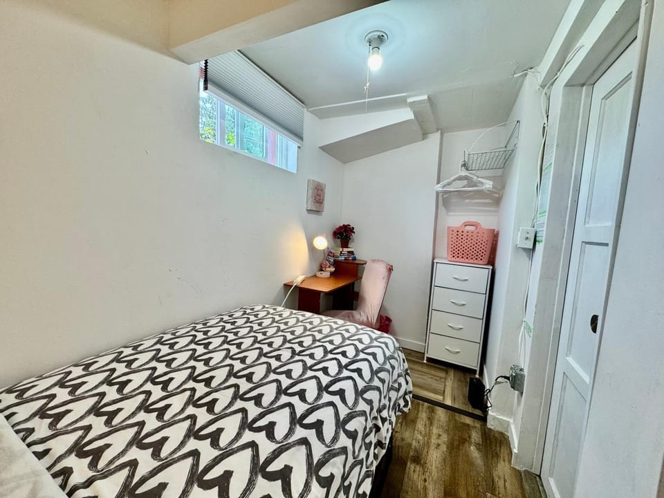 Bed, Photo of the whole room, Bedroom, wardrobe