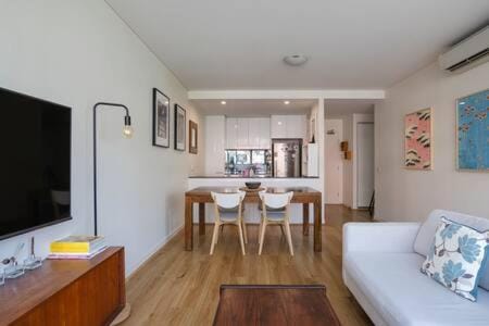 Treetops Erskineville Apartment w Parking & Aircon Apartment in Sydney