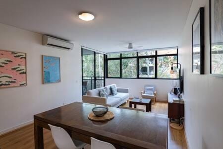 Treetops Erskineville Apartment w Parking & Aircon Apartment in Sydney
