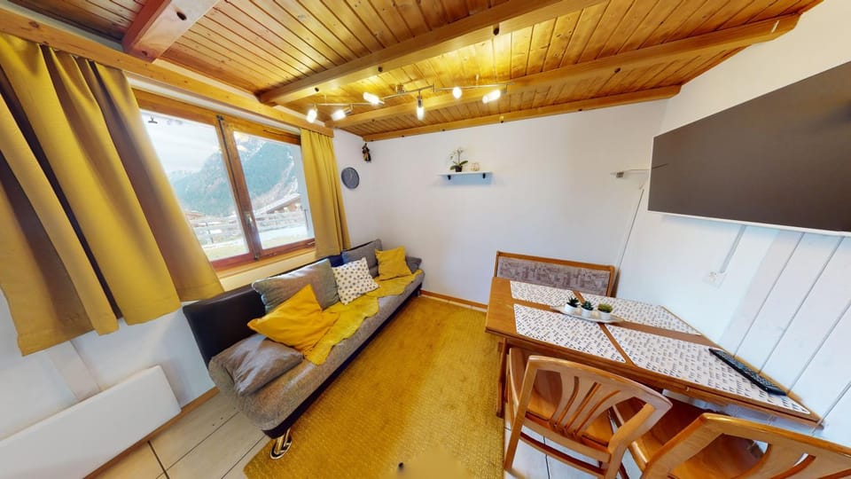TV and multimedia, Dining area
