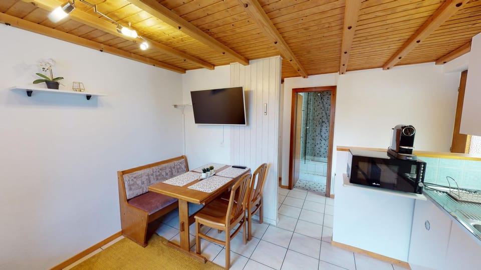TV and multimedia, Dining area