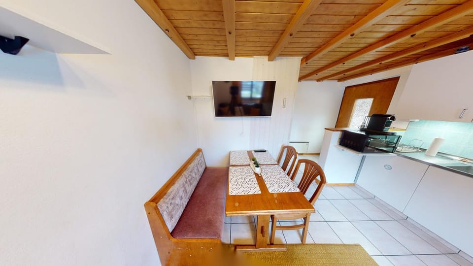 TV and multimedia, Kitchen or kitchenette, Living room, Seating area