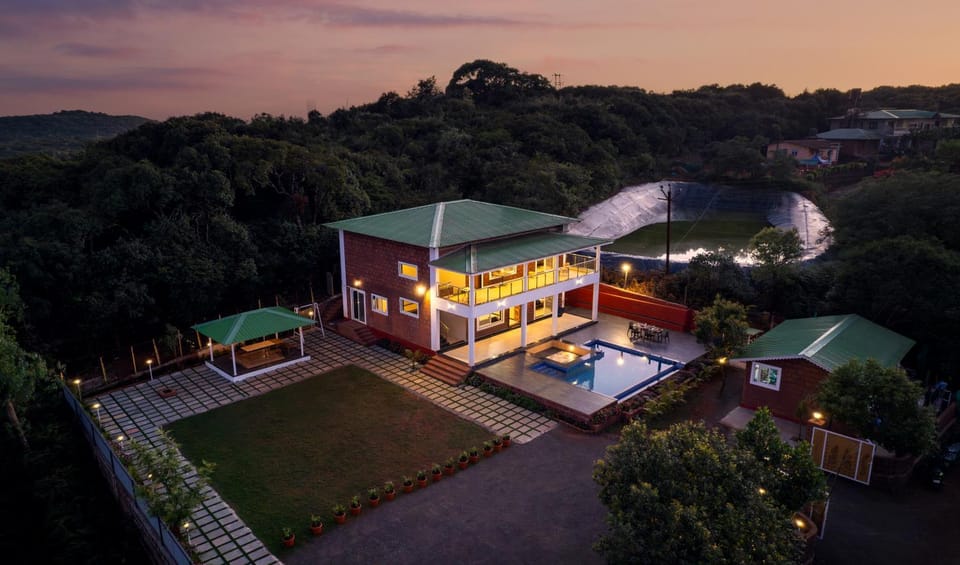 Property building, Day, Natural landscape, Bird's eye view, Mountain view, Pool view, Swimming pool