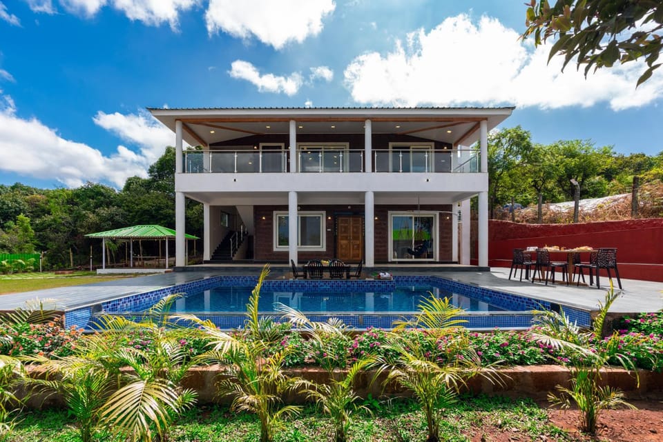 Property building, Patio, Spring, Day, Garden, Garden view, Pool view, Swimming pool, sunbed