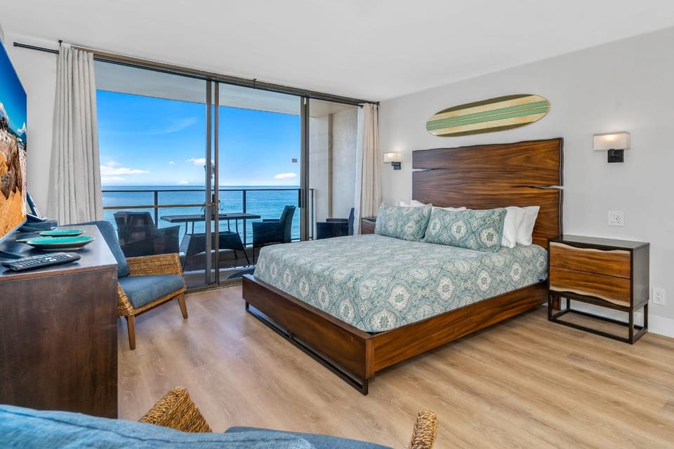 Boutique Oceanfront Kaanapali Vistas Apartment in Kaanapali
